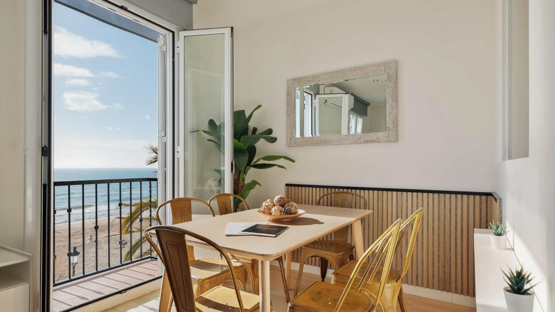 Sitges Group Beach Dreams 0*,